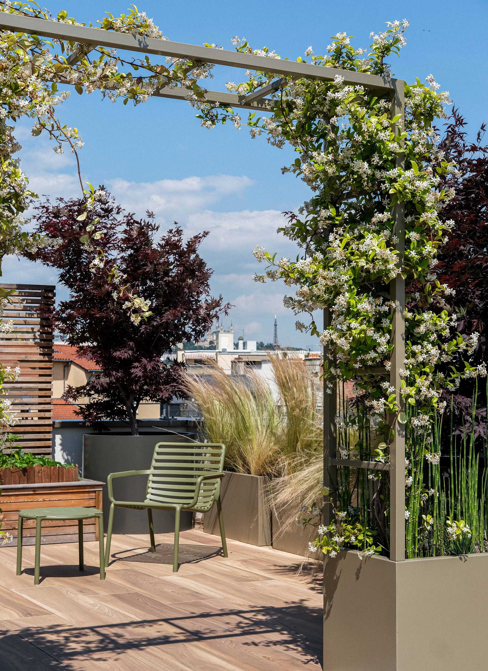 Création de la terrasse d'un appartement à Lyon par un jardinier paysagiste